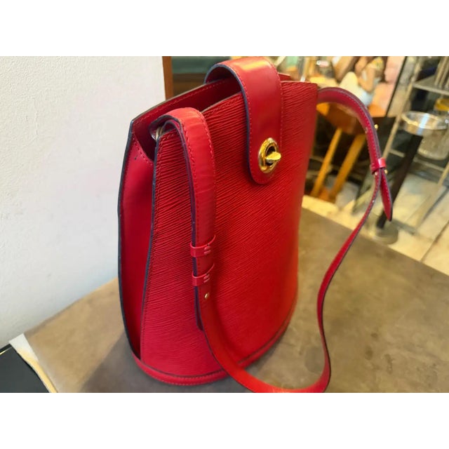 Red A 1995 Vintage Louis Vuitton Castillan Red Epi Leather Cluny Shoulder Bag For Sale - Image 8 of 17
