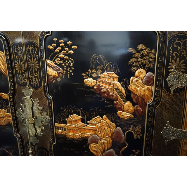 1980s An Oriental George III Lacquer Bar Cabinet From Baker's Stately Homes Collection For Sale - Image 10 of 17
