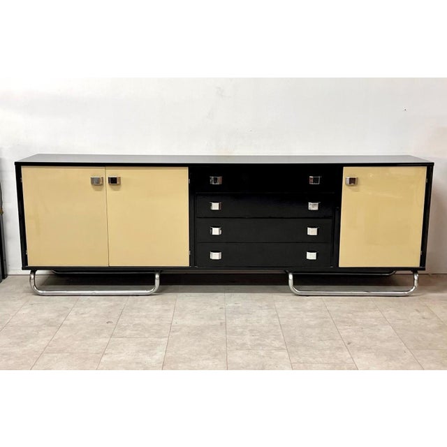 An iconic piece of Italian design from the 1970s, this elegant sideboard was designed by Guido Faleschini for the renowned...