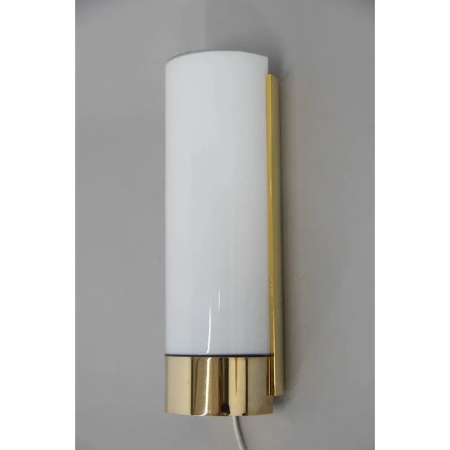 Brass base with minimum age patina, polished. Opaline glass in perfect condition. Very good original condition. 1x100w,...
