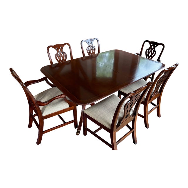 1990s Baker Dining Room Table Historic Charleston Collection. Mahogany Table./2 Leaves and 6 Chairs. For Sale