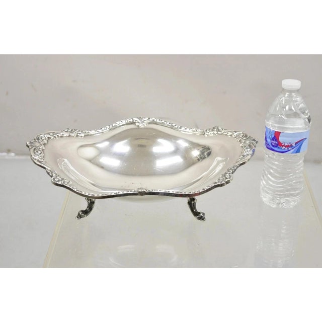 Vintage Sheridan Victorian Style Silver Plated Footed Scalloped Oval Fruit Bowl. Circa Mid 20th Century. Measurements: 4"...