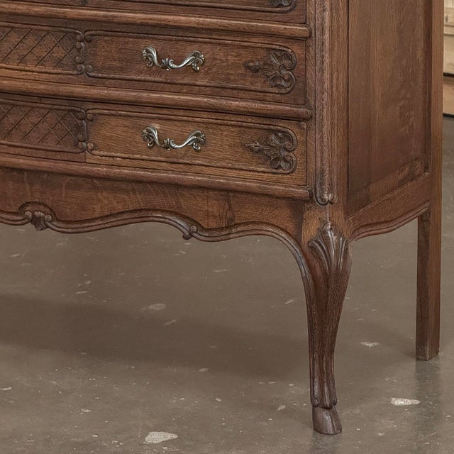 Country French Régence Style Chest of Drawers ~ Commode With Cabriole Legs For Sale - Image 11 of 18
