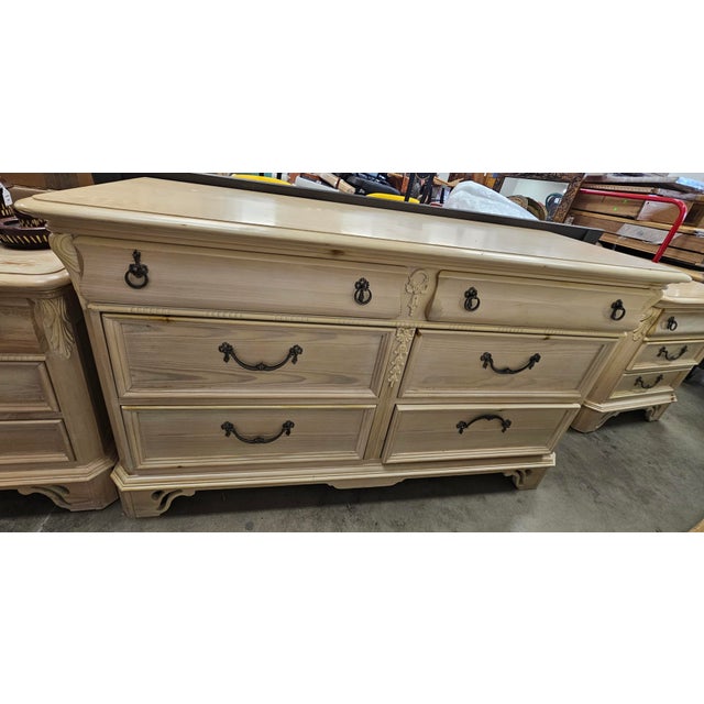 Lexington Furniture Late 20th Century Lexington Furniture Cream Painted Double Dresser For Sale - Image 4 of 14