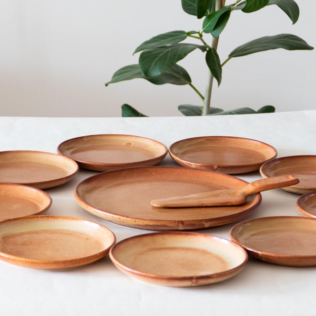 Old service signed Vallauris in enameled stoneware, handmade. Service consisting of: - 9 plates: 20 cm - 1 large pie dish:...