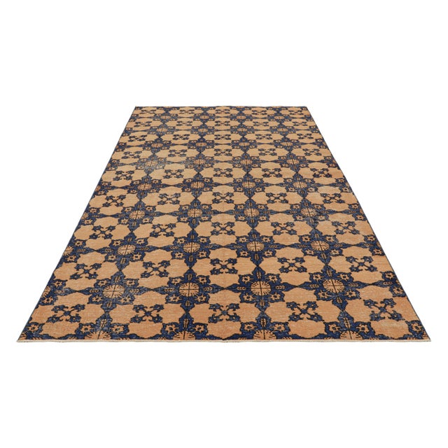 1960s Vintage Zeki Müren Rug in Beige and Blue Geometric Medallions, From Rug & Kilim For Sale - Image 5 of 7