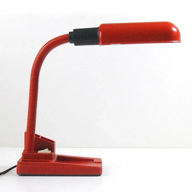 - Red desk lamp manufactured in Italy by Stilplast - Dates back to the 1980s - Height adjustable: 30 cm - Dimensions of...
