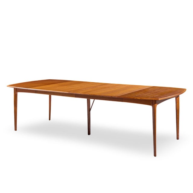 Mid-Century Modern h.w. Klein for Bramin Møbler Danish Teak Expanding Dining Table With 2 Leaves For Sale - Image 3 of 14