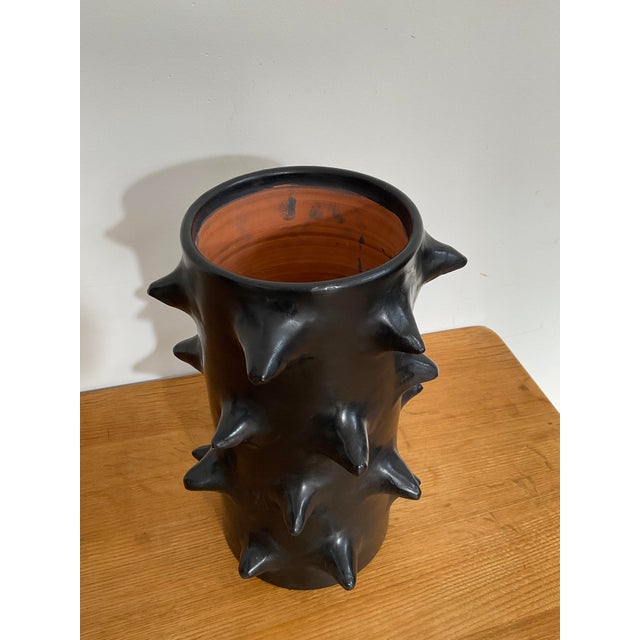 Modern Moroccan Izuran Tadelakt Spiked Black Vase For Sale - Image 4 of 10