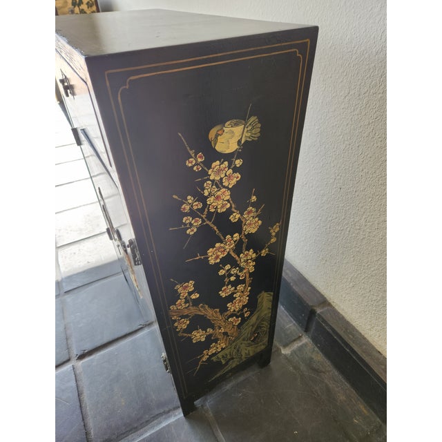 Chinoiserie 1950s Chinoiserie Black Lacquer Mop Chinese Cabinet Hand Painted For Sale - Image 3 of 15