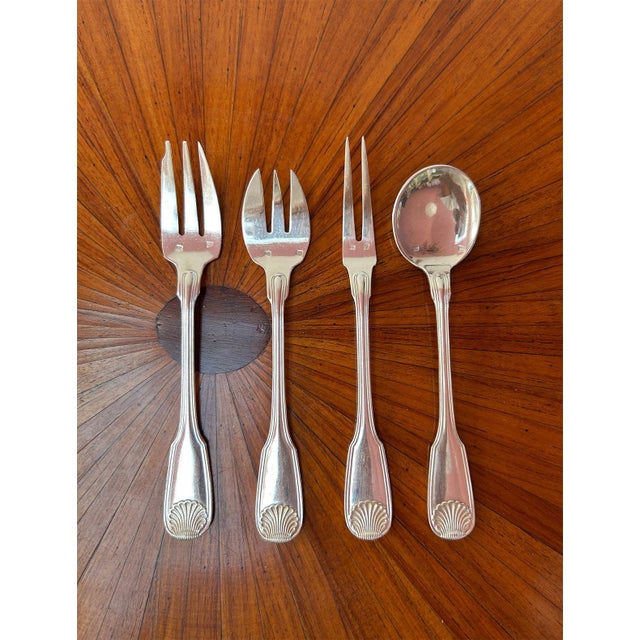 Silver French Louis XV Coquille Cutlery Set for 12 in Silver-Plated Metal by Felix Frères, 1950s, Set of 186 For Sale - Image 8 of 18