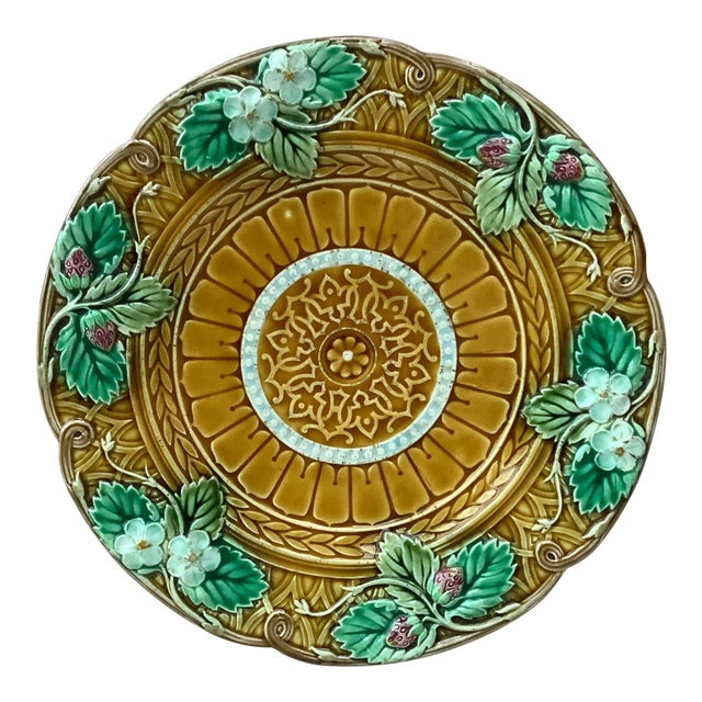 Large Majolica Yellow Strawberries Platter Sarreguemines, Circa 1880 For Sale