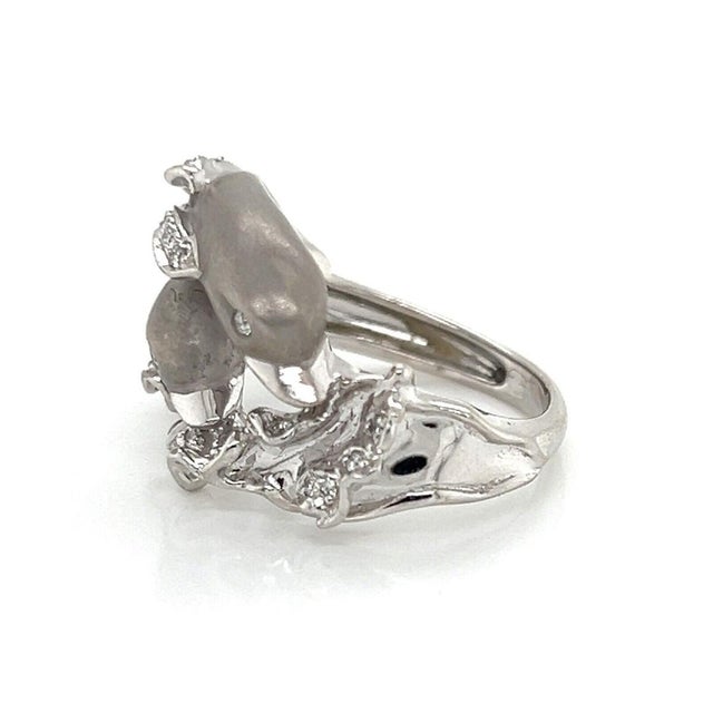 Metal Mid 20th Century Carrera y Carrera Diamond 18k White Gold Double Dolphin Ring Size 5 For Sale - Image 7 of 9