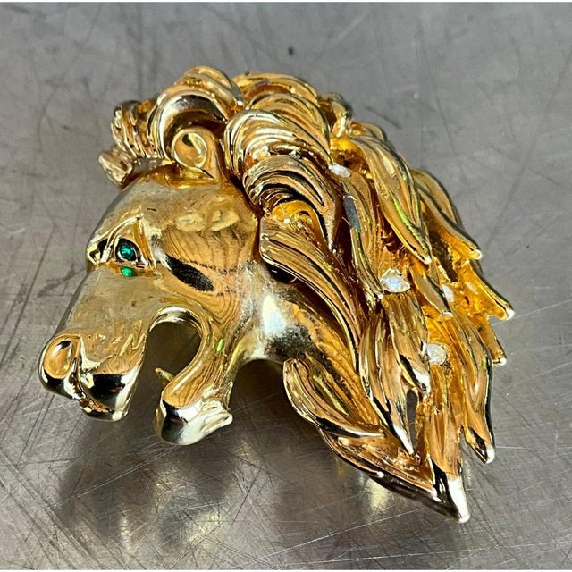 Vintage Lion's Head Gold Tone Brooch With Rhinestone Eye For Sale - Image 9 of 12
