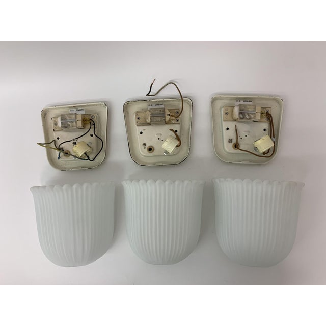 Dimensions: 19,5cm H, 21cm W, 12,5cm D. Condition: Good. Period: 1970s. Origin: Germany. Manufacturer: Limburg Glashutte....