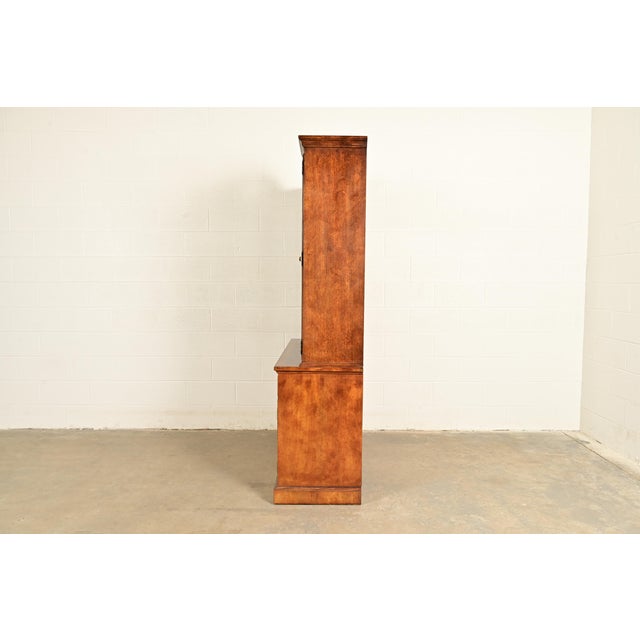 Thomasville Georgian Carved Mahogany Lighted Breakfront Bookcase or Dining Cabinet For Sale - Image 13 of 16