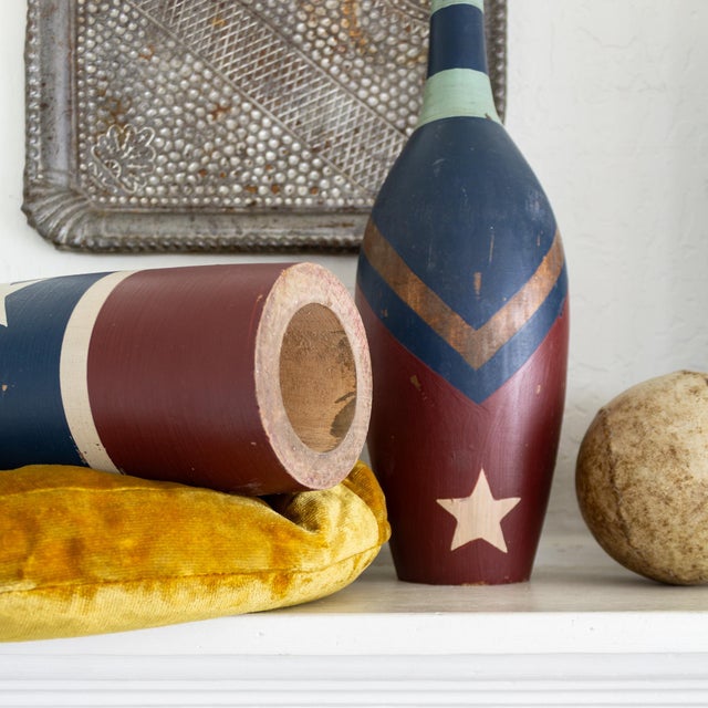 Pair of Early 20th Century Painted Circus Juggling Pins or Indian Clubs For Sale - Image 15 of 15