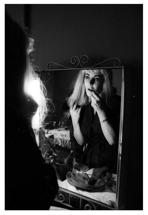 'Liz Taylor Portrait Session in Blonde Wig' Unframed Archival Pigment Print