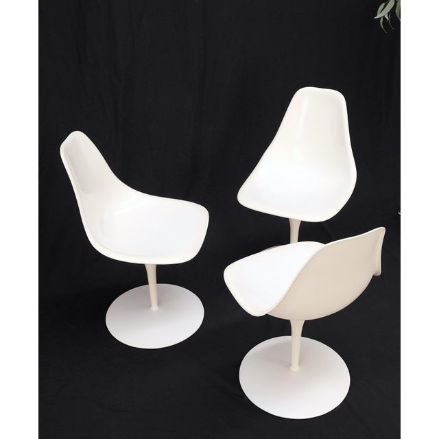 Mid-Century Modern Set of 3 Mid Century Modern Tulip Base White Fiberglass Side Dining Chairs MINT! For Sale - Image 3 of 14