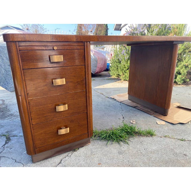 1950s Art Deco Stow & Davis Mid Century Modern Walnut Boomerang Fan Executive Desk For Sale - Image 5 of 12