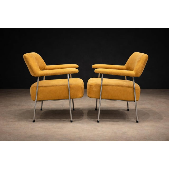 Amber Brazilian Modern Pair of Armchairs in Metal & Nubuck Leather by Joaquim Tenreiro, 1950s – Lot 322 For Sale - Image 8 of 14