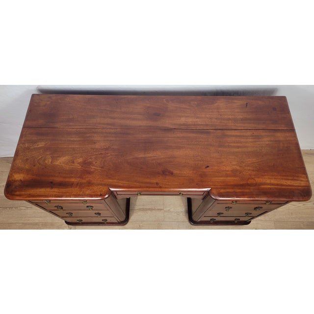 Late 19th Century English Victorian Writing Desk in Mahogany, 1890 For Sale - Image 5 of 18