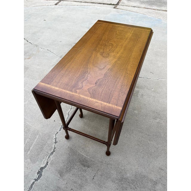 Henredon Mid-Century Modern Henredon Furniture Inlaid Walnut Gateleg Side Table For Sale - Image 4 of 12