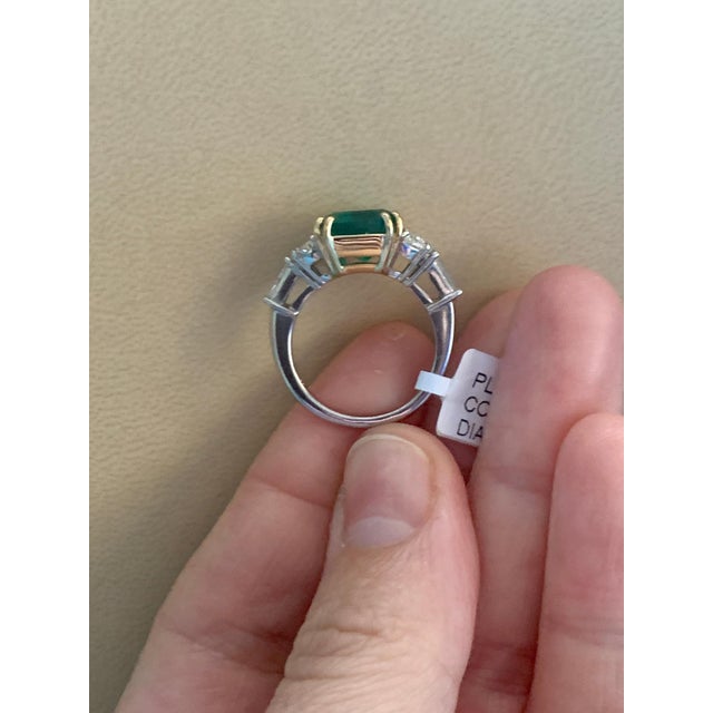 Gemstone AGL Certified Minor 5.29 Ct Emerald Cut Colombian Emerald Diamond Platinum Ring For Sale - Image 7 of 18