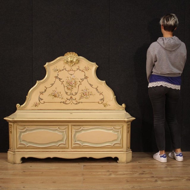 Venetian Chest in Lacquered and Painted Wood, 1980s For Sale - Image 11 of 13