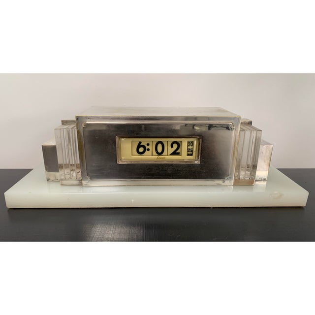 Art Deco 1930s Lawson Art Deco Silver Onyx Mantle Clock Model 975 For Sale - Image 3 of 11