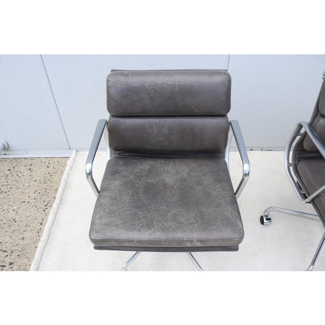 Mid-Century Distressed Gray Leather Eames Soft Pad Management Chair by Herman Miller For Sale - Image 15 of 18