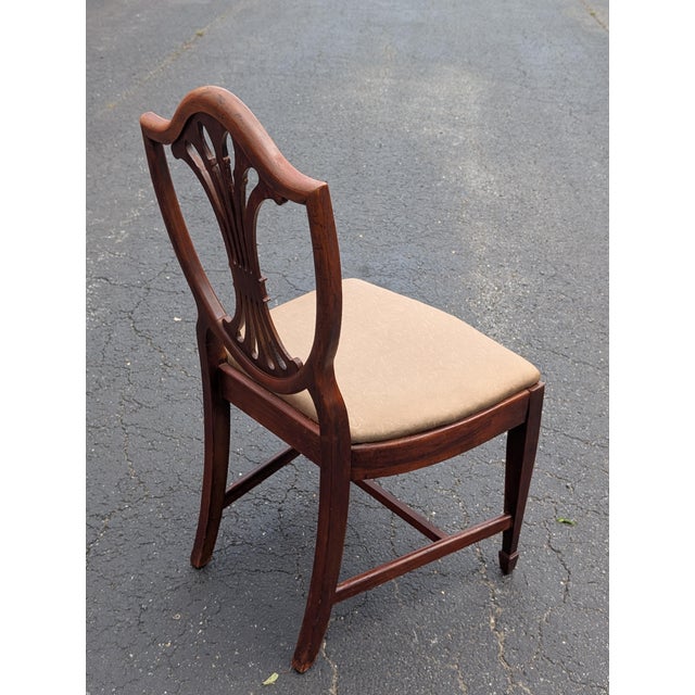 Vintage Drexel Hepplewhite Style Carved Shield Back Dining Chairs - Set of 4 For Sale - Image 15 of 18