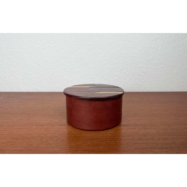 Art Deco German Round Leather Jewelry Box with Lid, 1920s For Sale - Image 4 of 18