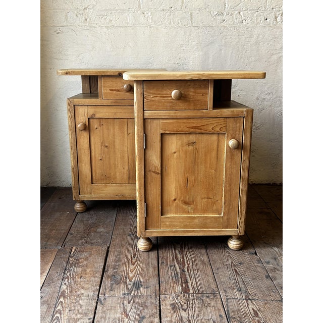 Victorian English Pine Bedside Cabinets with Drawer & Cupboard, 1880s, Set of 2 For Sale - Image 5 of 9