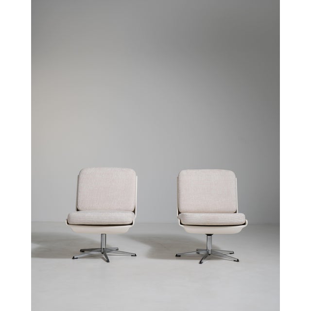 Pair of Variopur Space Age Upholstered Swivel Chairs, Antique, Germany, Circa 1970 For Sale In Greensboro - Image 6 of 15