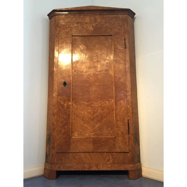 Biedermeier Elm Corner Cupboard, 1830s, in Good conditions. Designed before 1890