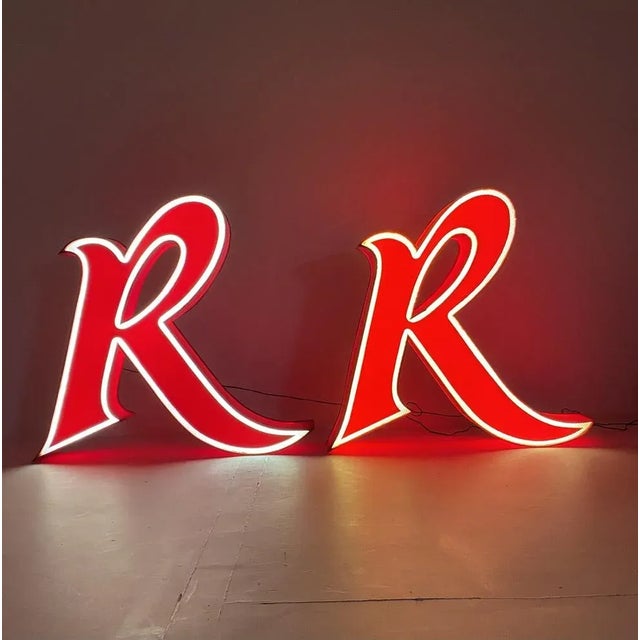 A wonderful pair of vintage large american diner lights shaped as the letter r. This date from around the 1950-60’s. they...