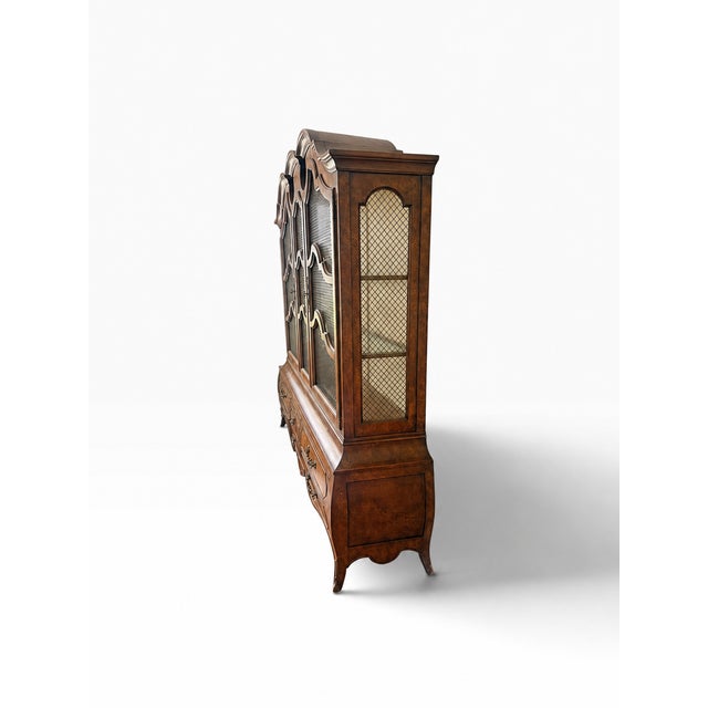 Wood 1970s Monumental Mastercraft Burl Wood & Brass Lattice China Cabinet Vitrine For Sale - Image 7 of 11