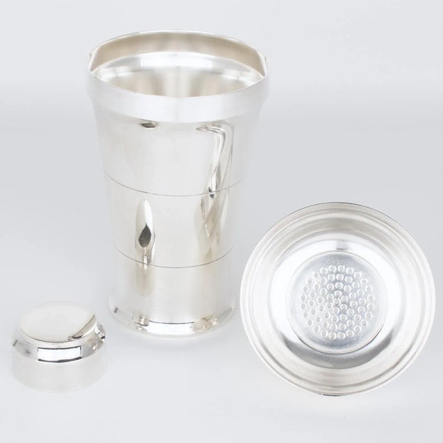 1940s Art Deco Silver Plate Cocktail Shaker by Silversmith Saint Medard Paris For Sale - Image 5 of 9
