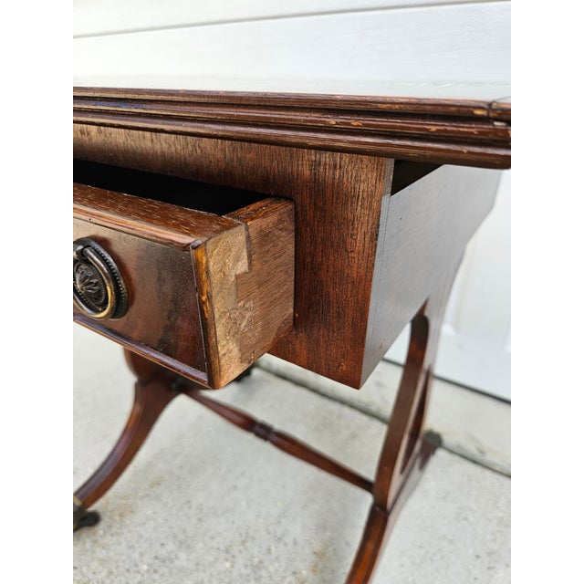 English Crotch Mahogany Dropleaf Side Table For Sale - Image 14 of 17