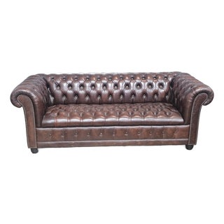 Mid 20th Century English Brown Tufted Leather Chesterfield Sofa For Sale