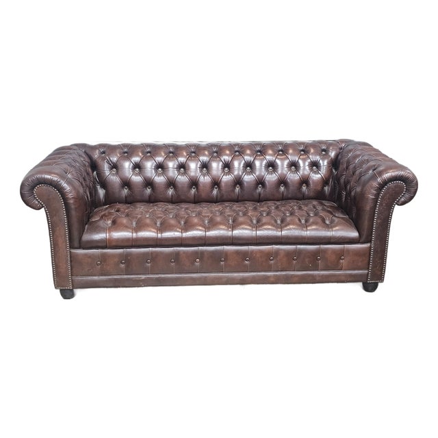 Mid 20th Century English Brown Tufted Leather Chesterfield Sofa For Sale