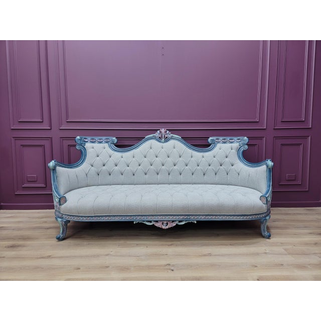 French Provincial 1970s French Provincial Living Room Set | Hand Carved Baroque Sofa & Armchairs | Blue and Rose Gold Ornate Tufted 4-Piece Set For Sale - Image 3 of 18
