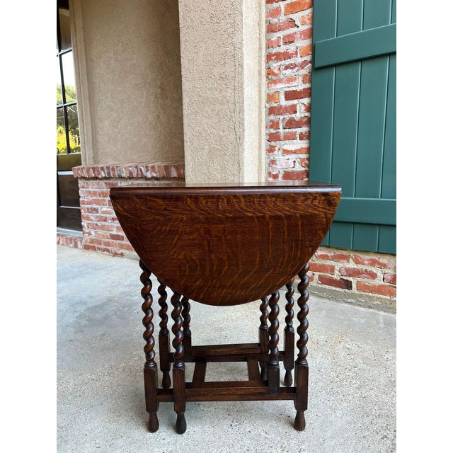 Antique English Petite Drop Leaf Table Barley Twist Gateleg Tiger Oak c1920. Direct from England, a charming antique...