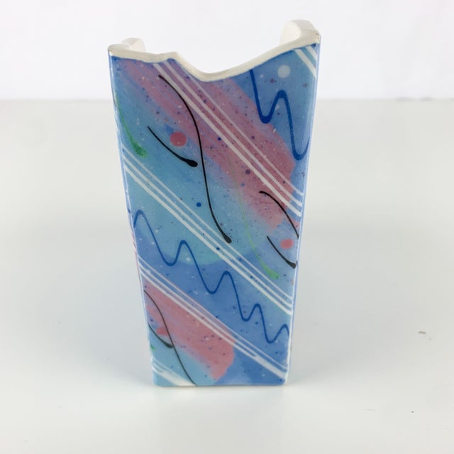 Memphis Vintage 80s Post Modern Art Pottery Memphis Style Blue Pink Line Napkin Holder For Sale - Image 3 of 8