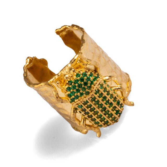 Early 21st Century Egyptian Symbol Scarab Beetle Green Jade & Gold Chunky Ring, Size 4 For Sale - Image 5 of 6