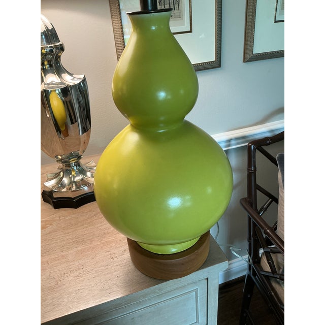 Modern Chinese Monochrome Chartreuse Porcelain Double Gord Lamp With Wooden Base For Sale - Image 3 of 12