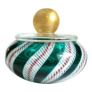 Vintage Murano Green White Glittery Ribbons Gold Flecks Top Italian Art Glass Vanity Powder Jewelry Box For Sale