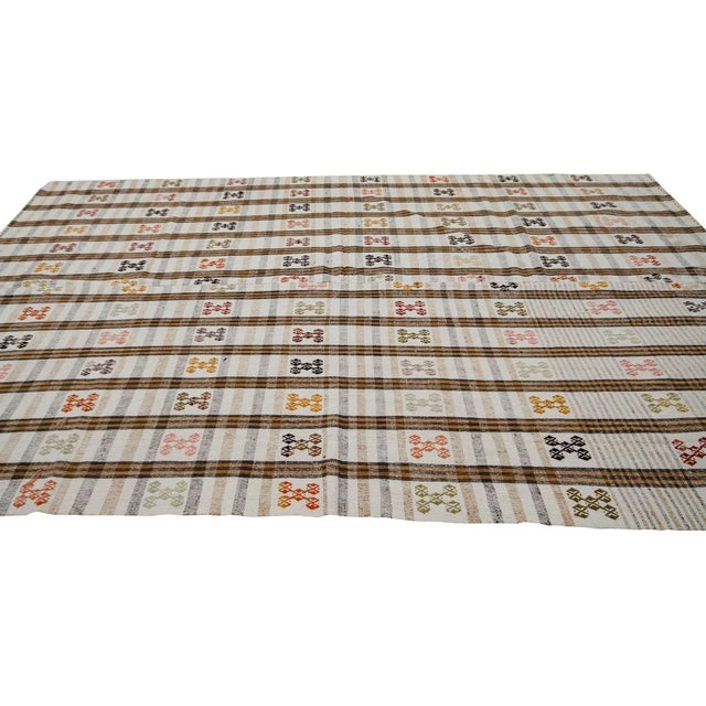 Vintage Modern Turkish Kilim Rug- 6′1″ × 10′8″ For Sale - Image 4 of 7