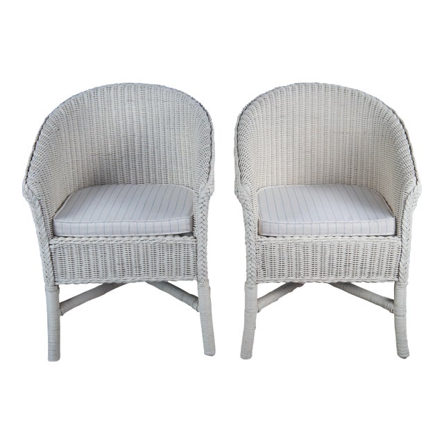 Late 20th Century 2 Wicker White Painted Boho Chic Cottage Farmhouse Patio Armchairs For Sale